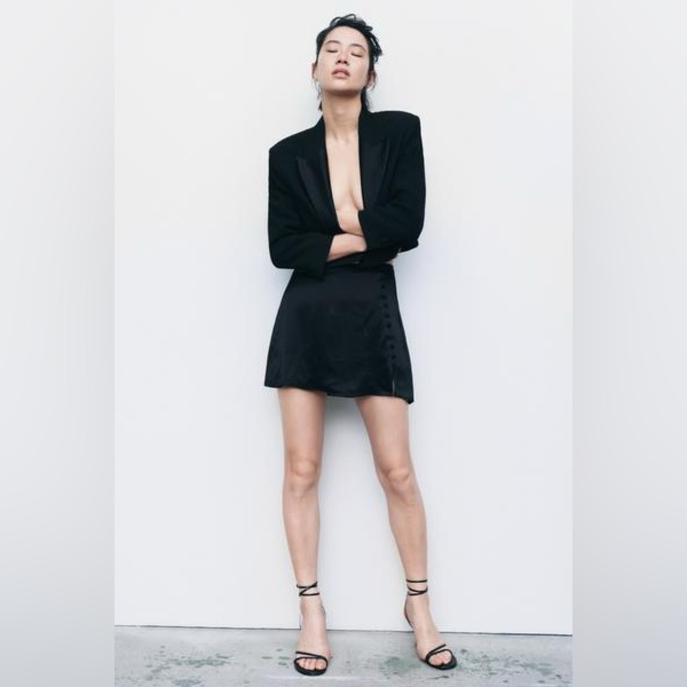 Zara Buttoned Satin Effect Short Black Size Medium